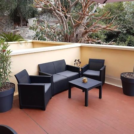 Le Garavan, Superbe Studio Vue Mer Et Vieux Menton Eksteriør billede